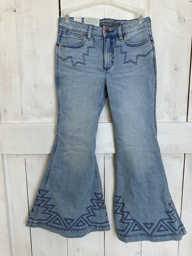 Wrangler Retro Embroidered High Rise Trumpet Flare Jeans Light Wash Sz 26 x 30 - Picture 2 of 13