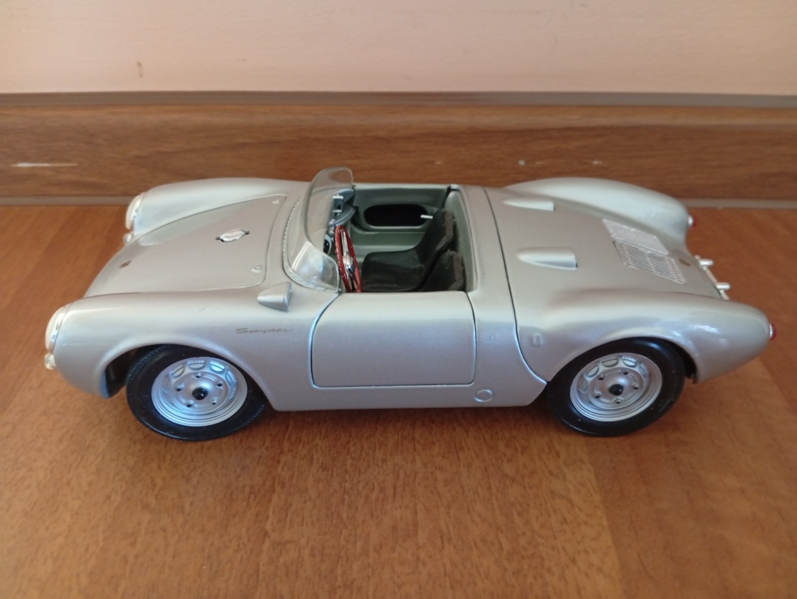 Porsche 550A Spider 1955 Silver 1/18 Maisto