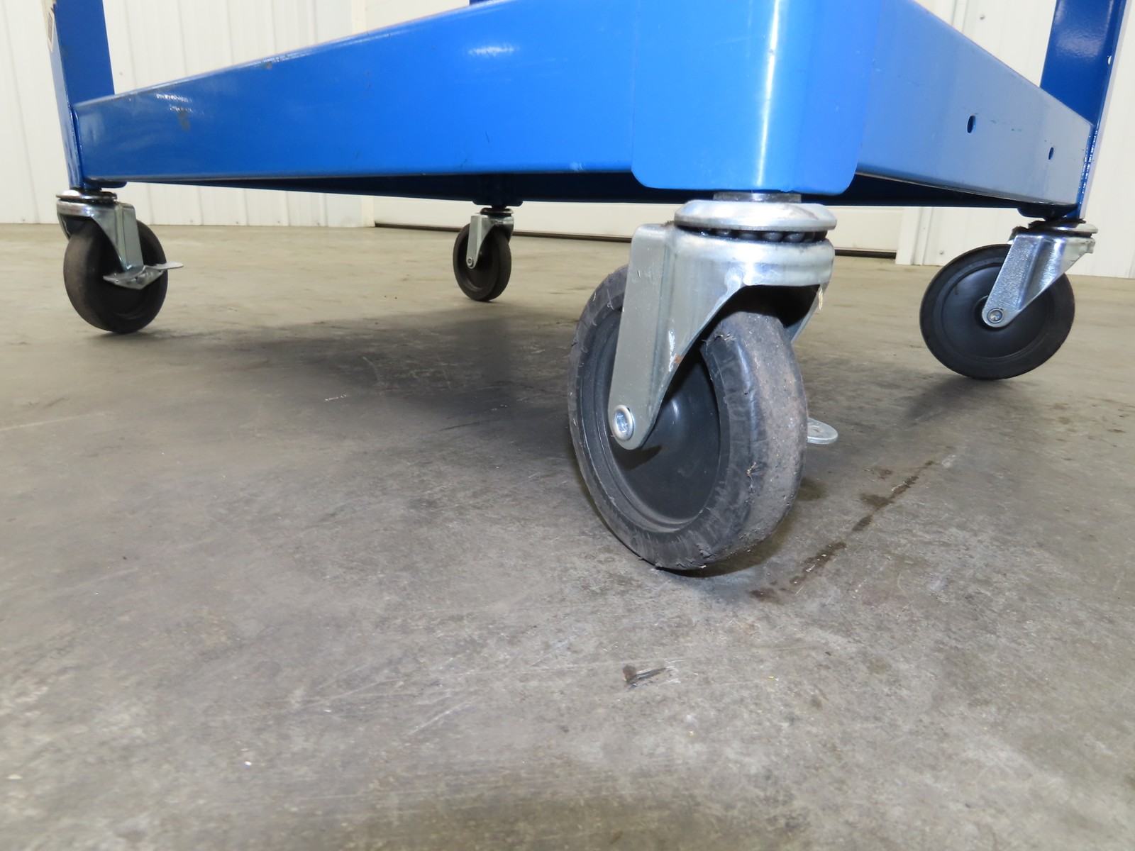 Uline H-4607 Mobile Workstation Computer Cart w/Power Strip 26x20"x 29-42"H Blue