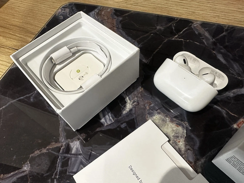 Apple AirPods Pro White In-Ear Bluetooth Earbuds ANC/Transparency, USB-C, photo 3 of 4