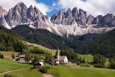 Wandbild: St. Magdalena Village, Val di Funes, Dolomitenalpen, Italien, [...]