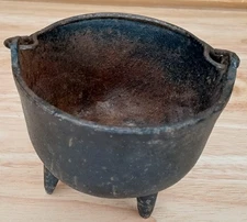 Vintage Cast Iron 3-Leg Cauldron Pot • Mini Tripod Kettle • Estate Find