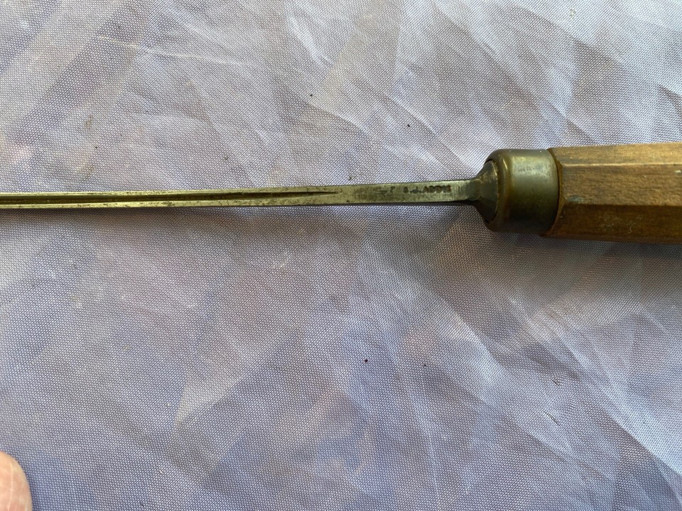 VINTAGE S J ADDIS 1/16” WIDE NO 42 CURVED CARVING PARTING TOOL -VERY ...