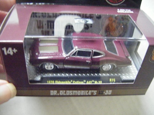 M2 Machines Auto-Thentics R75 Dr. Oldsmobile's W-30 1970 Oldsmobile Cutlass 442 - Bild 2 von 4