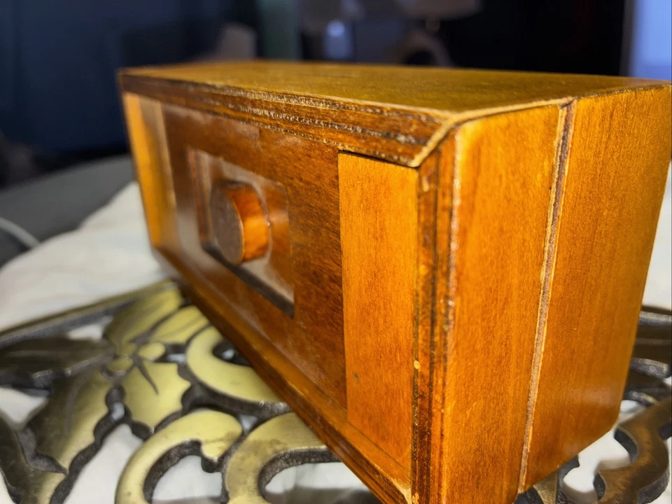 True Genius Pharos’s (banco de cambio ranurado) Tumba Madera Rompecabezas Rompecabezas Caja Foto 2 de 4