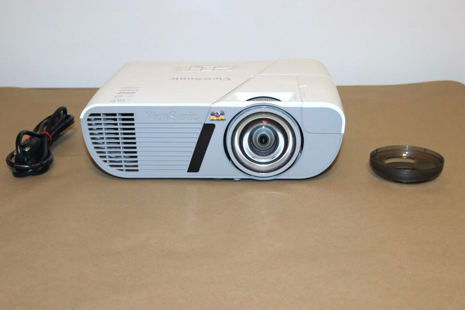 Viewsonic PJD6552LWS Short Throw HDMI Projector. New OEM Lamp Installed