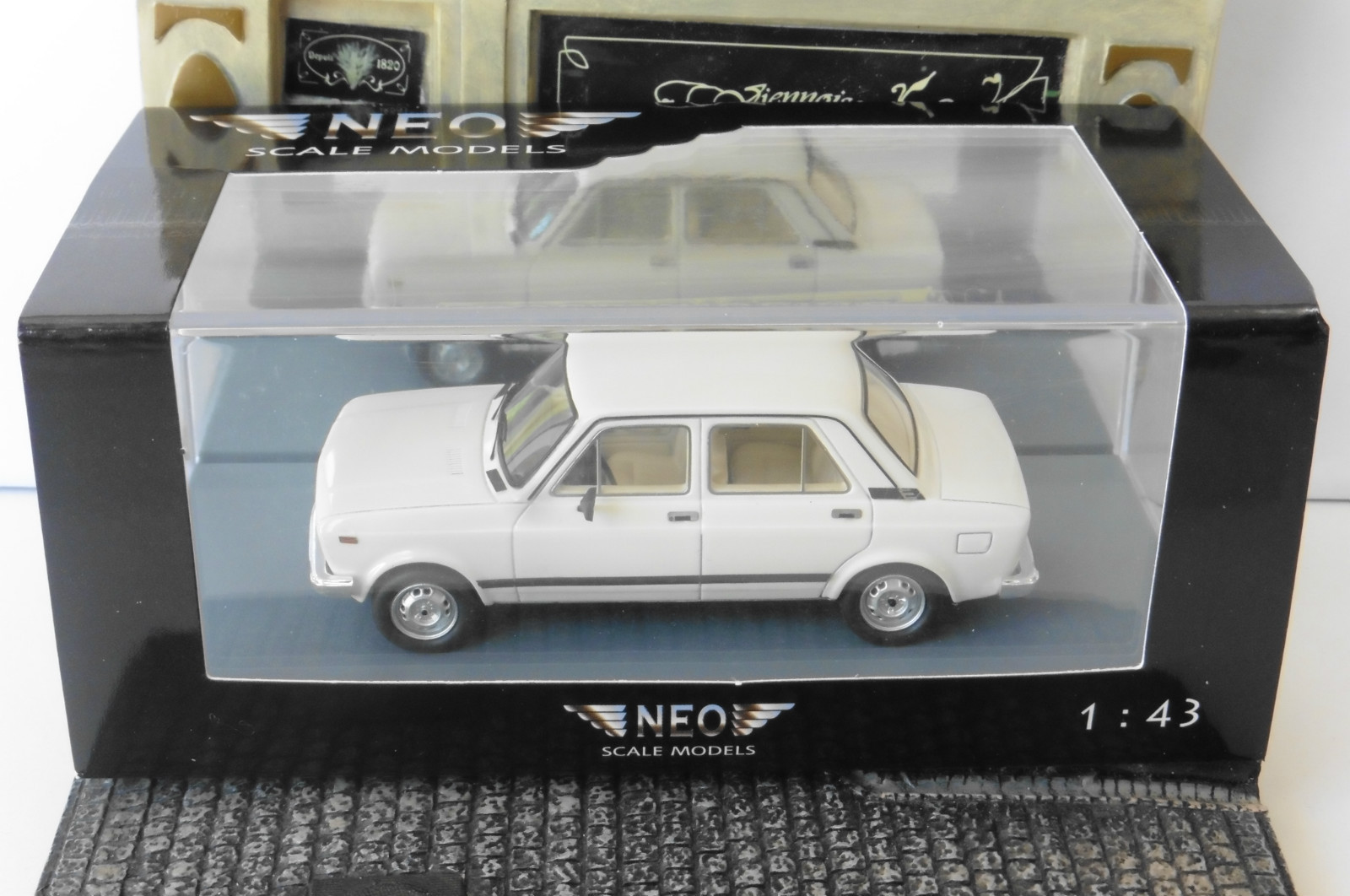 Voiture miniature Fiat 128 CL Nuova MK2 Sport 1982 Neo 1/43 blanc