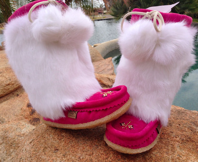 NIB CANADIAN KIDS SUEDE MUKLUKS WITH WHITE RABBIT FUR, HOT PINK