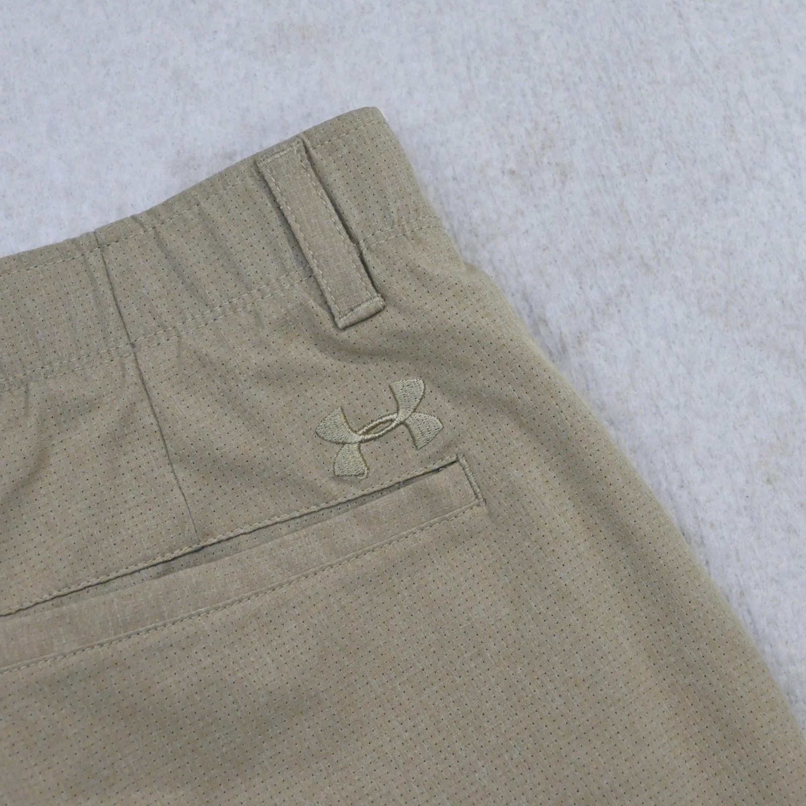 Under Armour Shorts Mens 32 Loose Tan Khaki Textured Heatgear Golf Casual