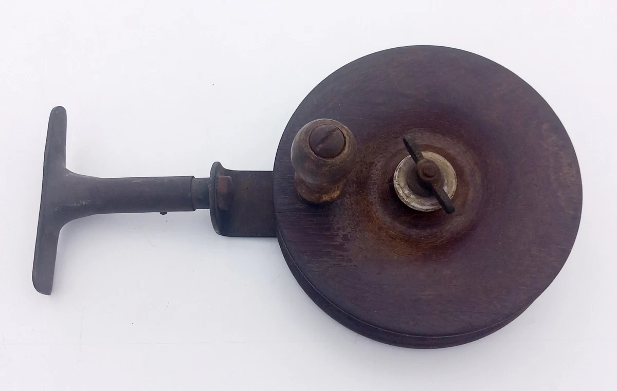 Ancien moulinet de pêche à la traine