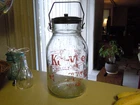 VINTAGE " KA - VEE " ICE CREAM CO. 1 GALLON CLEAR GLASS JUG - WIRE BAIL HANDLE