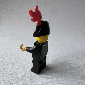 LEGO Pirates Captain Minifigure w/ Bicorne Hat & Plume - (pi138a) - Set #9349