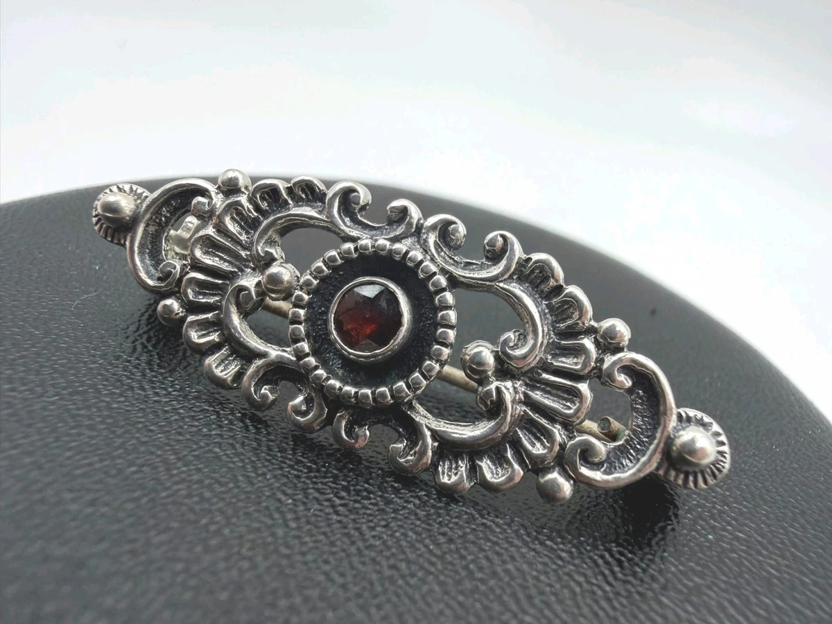Vintage Brosche silberfarben oval filigran mit rotem Granatstein rund Zarge