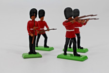 4 Britains LTD British Scotts Guards Metal plastic figures 1977