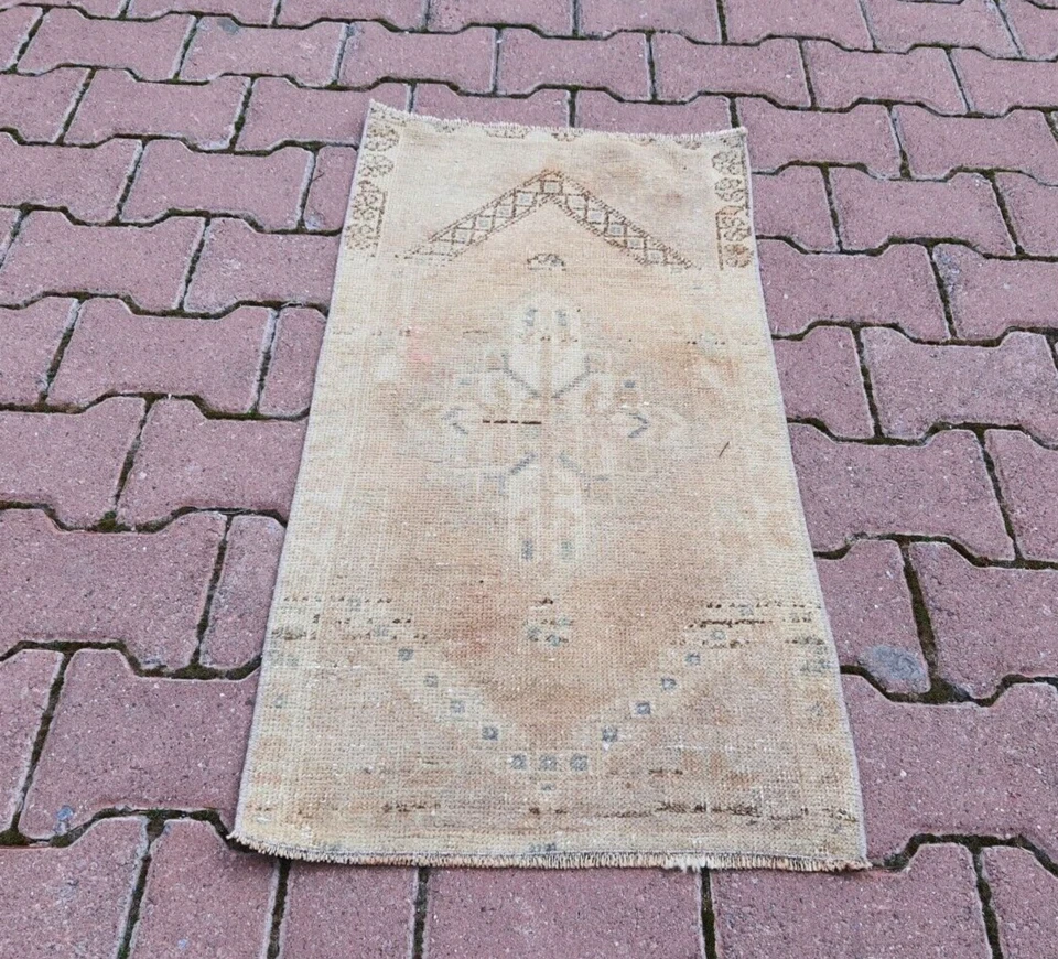 Handknotted Pale Color Farmhouse Style Rustic Small Area Rug , 18x32 inches - Image 3 of 4