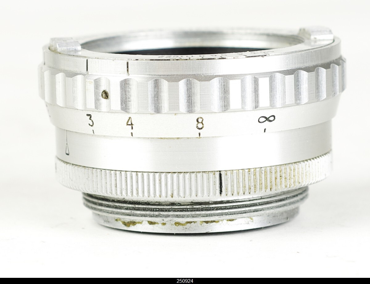 Som Berthiot Angulor 3,3/28mm original made for Leica w. coupling