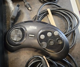 VINTAGE SEGA GENESIS CONSOLE W SEGA CD 2X CONTROLLERS WORKS + 32X UNTSTED COOL