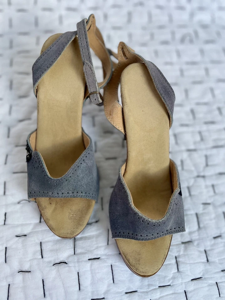 Vintage 7 38 Candies Suede Slide Sandals Heels Ankle Strap 70s Grey GUC - Image 3 of 4