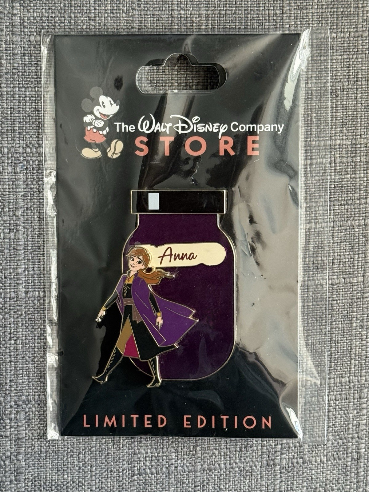 Disney DEC D23 Color Shades of Magic Paint Jar Anna Frozen LE 400 Pin