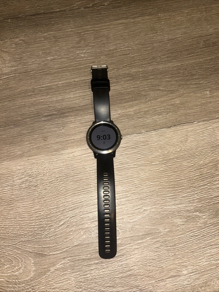 Reloj inteligente Garmin Vivoactive 3 negro con adornos plateados Foto 2 de 3