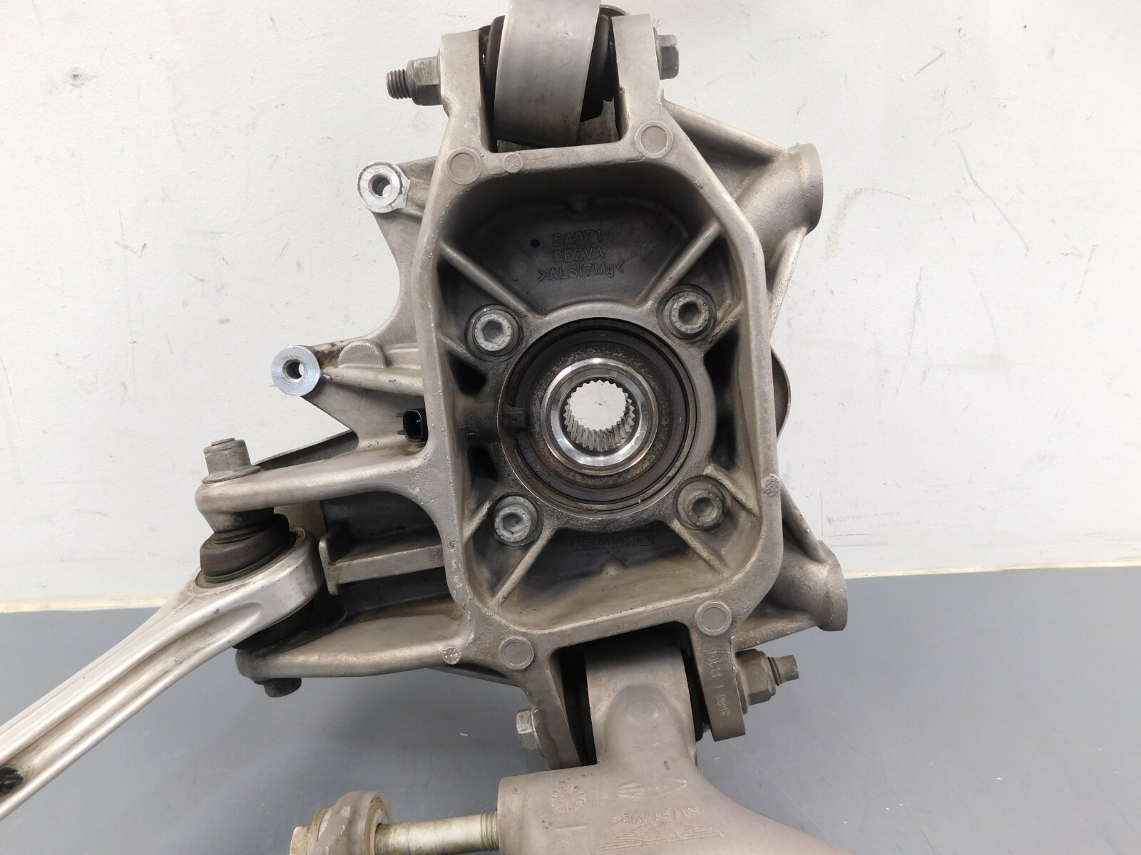 2014 12 - 18 Aston Martin V12 Vanquish Left Rear Hub Assembly #1697 L5  