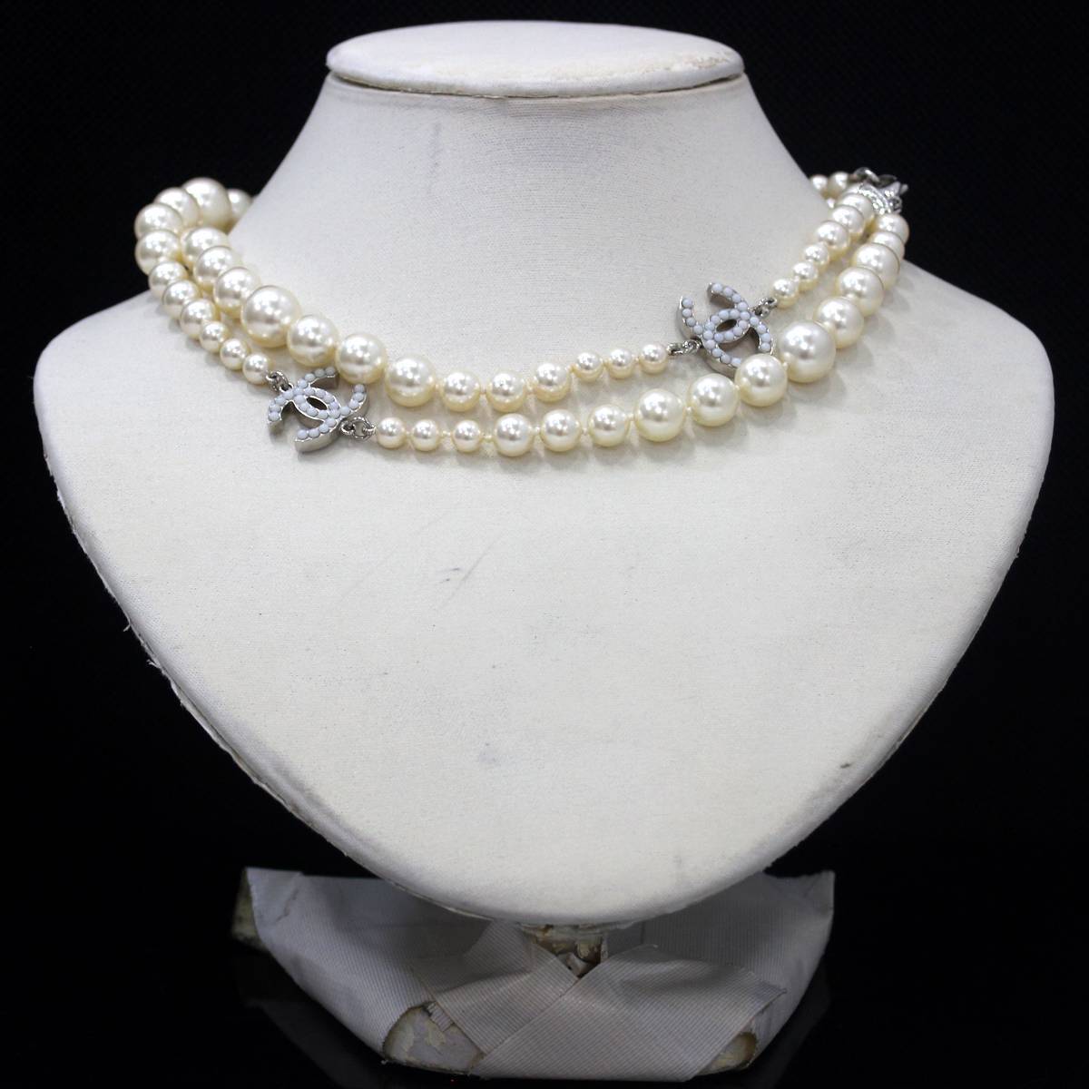Chanel Fake Pearl Long Necklace A12W Neck Circumference Chanel Fake Pearl Long Necklace A12W Neck Circumference