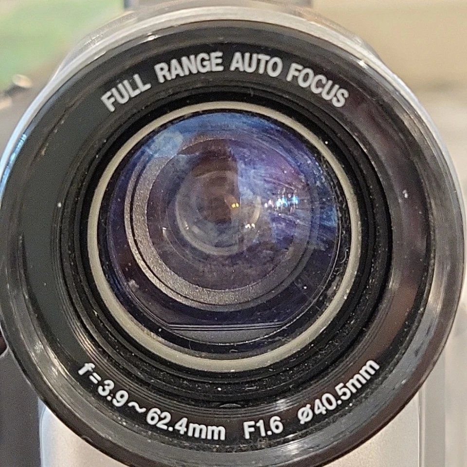 JVC GR-DVF11U Mini DV Digital Video Camera w Battery Charger Remote Strap Guide - Image 4 of 4