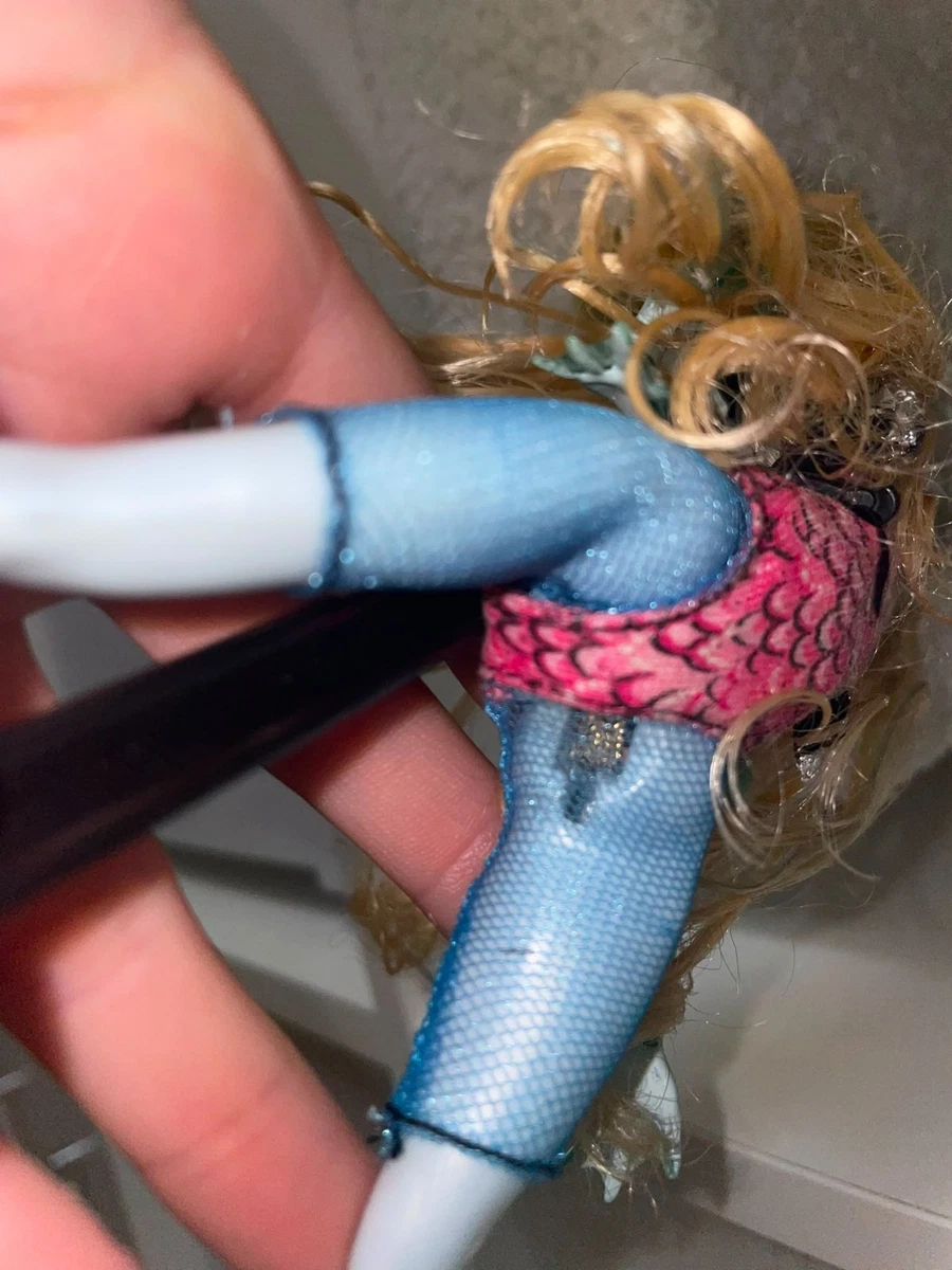 Monster High Lagoona Blue First Wave 2010 (elastic hips)