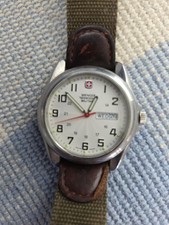 Men's WENGER Swiss Military Watch w/ New Battery - Works Great! 9700 X Canvas