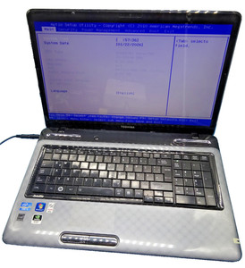 Toshiba Satellite L775-127 Notebook*OHNE RAM und HDD*Für Ersatzteil DEFEKT#N866