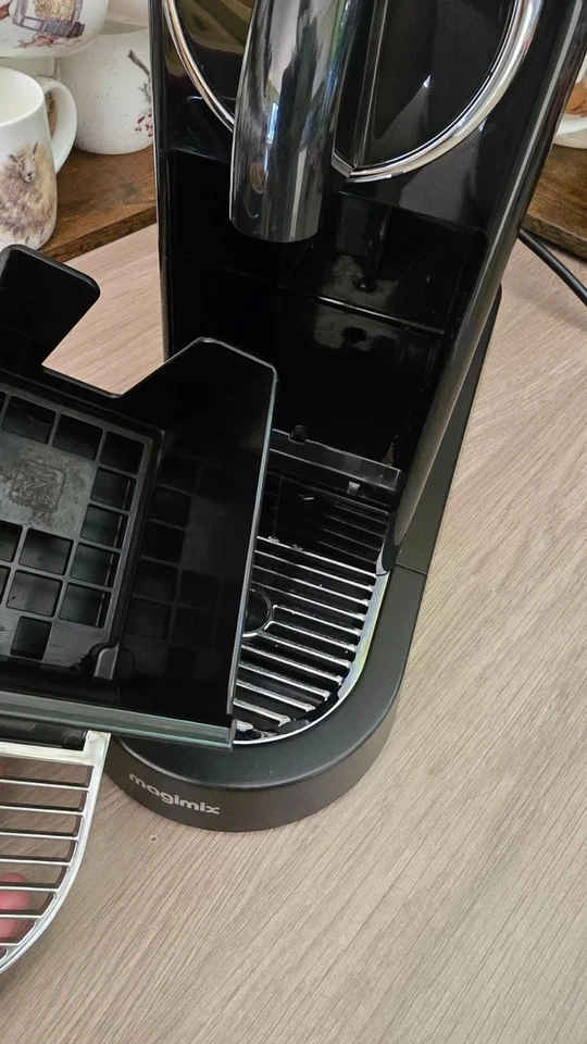 Nespresso Nespresso Capsule Coffee Machine 19 Bar 1260W Red/Black Water Tank, photo 3 of 5