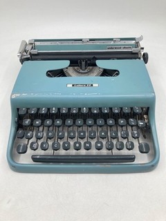 VTG Olivetti Lettera 22 Portable Typewriter Made In Italy For Parts/Restoration