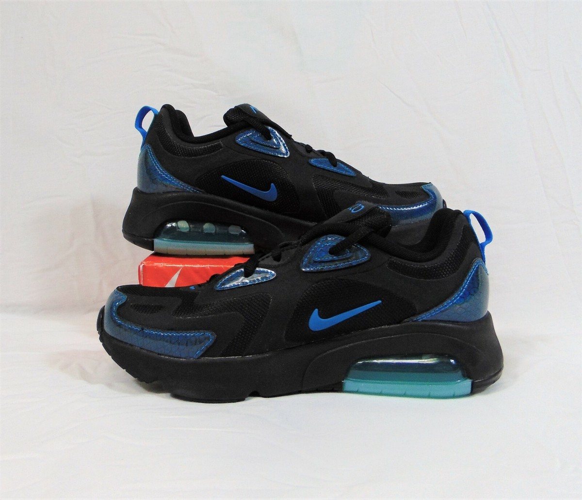 black and blue air max 200