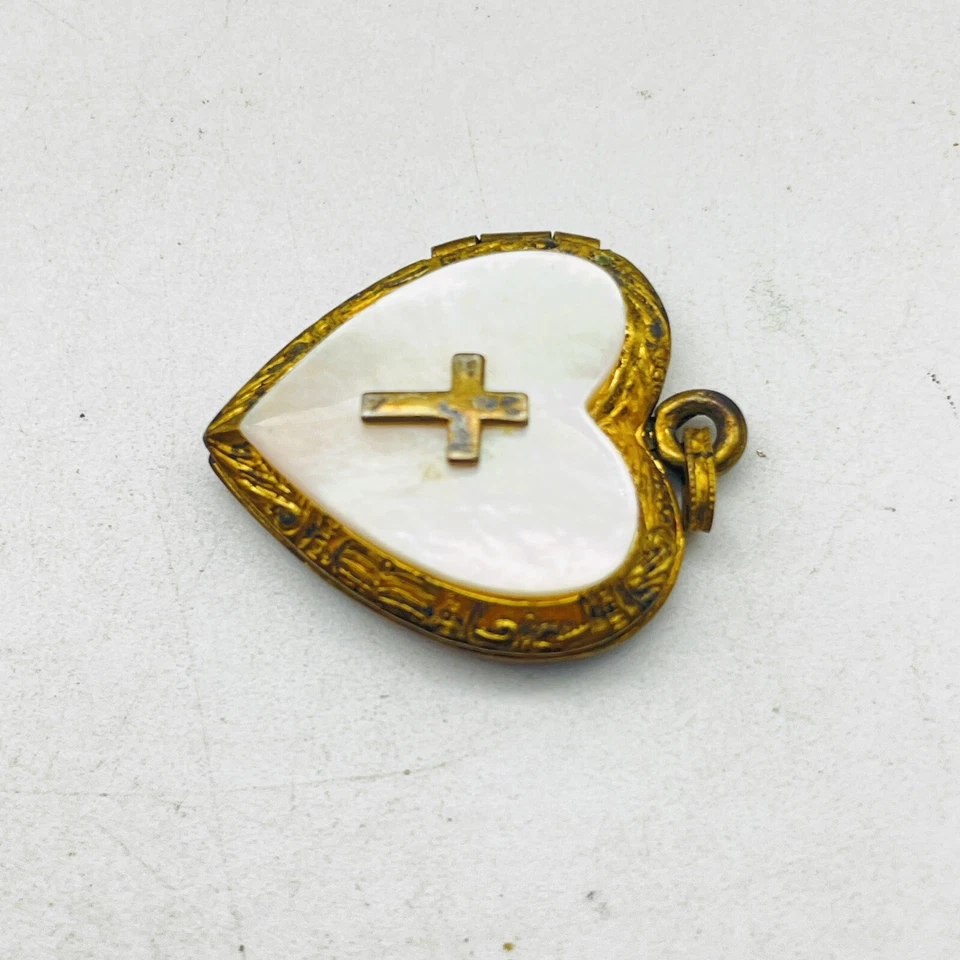 Medallón Corazón Colgante Tono Dorado Abulón Concha Cruz Fe Cristiana Jesús Oración Foto 2 de 4