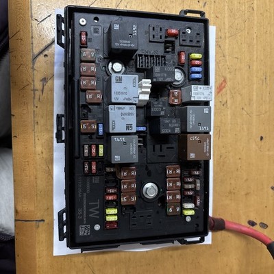  VAUXHALL ASTRA J GTC 1.4 TURBO A14NET UNDERBONNET FUSEBOX UEC 13368639 TW