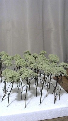 Tall Shade Trees Light Green 6 Inches Tall HO Scale Lot of 5 Trees
