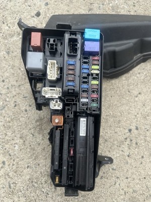 2012-2017 Toyota Camry Engine Fuse Box Relay Module