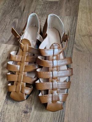 Fisherman sandals Tan size 6 Faux leather New - Image 1 of 4