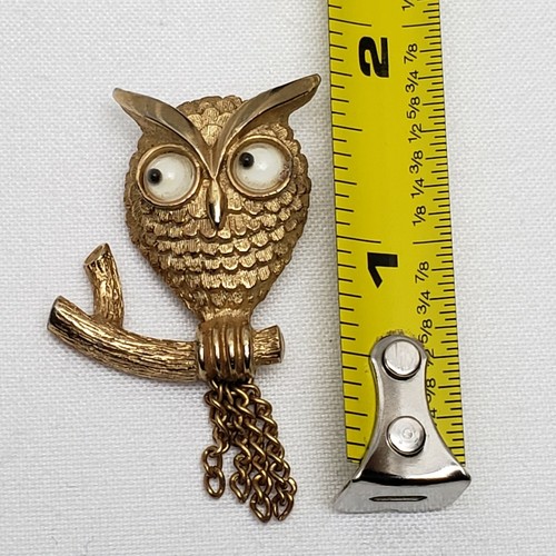 Vintage 1970s Avon Gold Tone Wise Guy Owl w/ Googly Eyes, Tassel Tail Brooch Pin - Picture 2 of 9