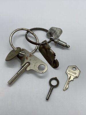 Lot Of  Keys  , Pipe Cleaner And Tags Arts & Crafts / Some Unique / As Shown