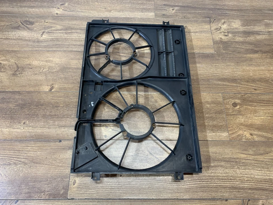 Cubierta del ventilador de refrigeración del motor Audi TT 2008-2010 solo 1K0-121-207-A OEM *NOTA* Foto 3 de 4