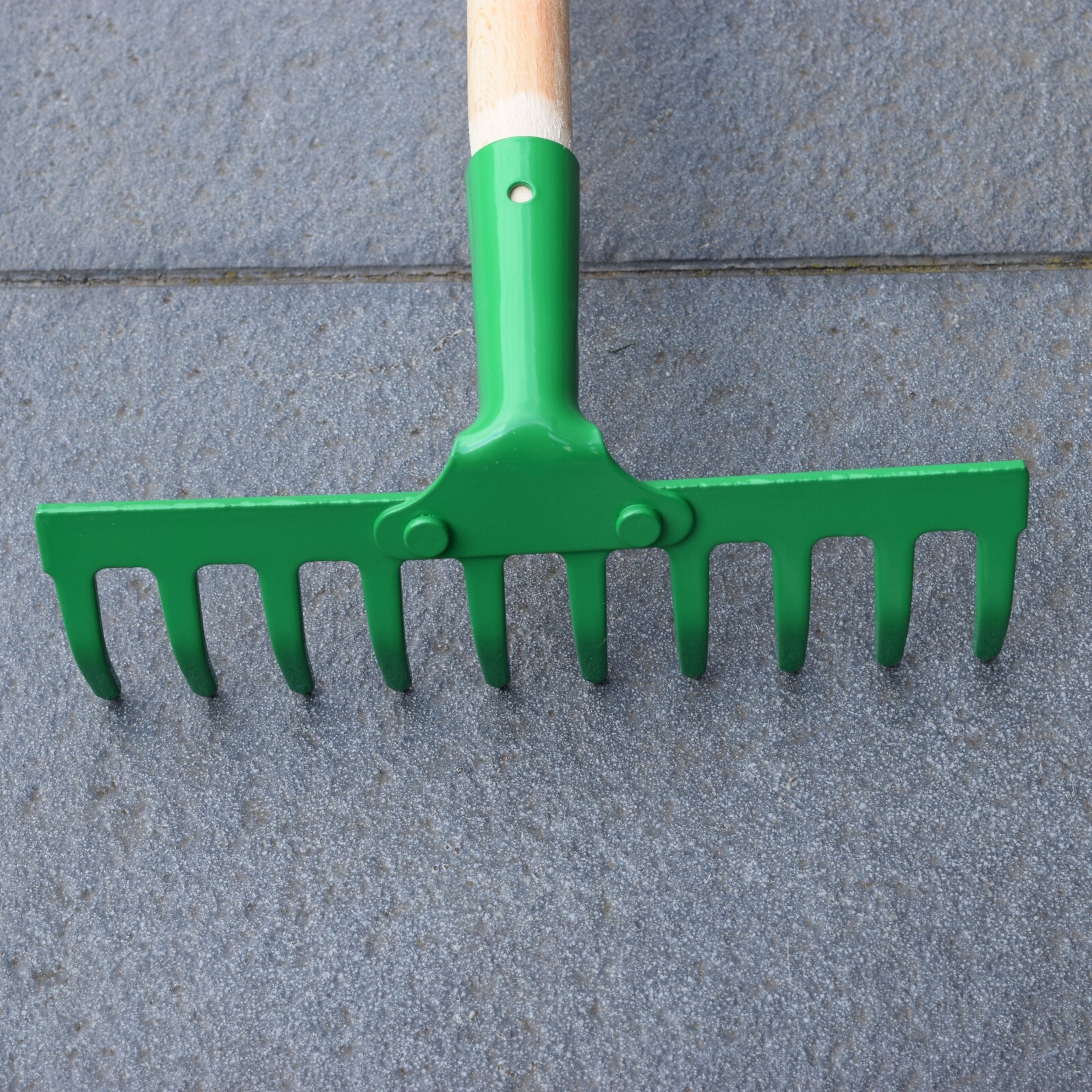 Small Garden Rake for Raking and Loosening Soil - 10 Tines - 25 cm / 10 ...