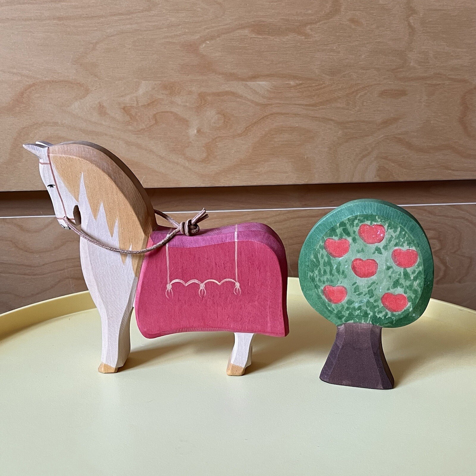 Ostheimer Figuren Pferd Sankt Martin + Apfelbaum Holzfiguren