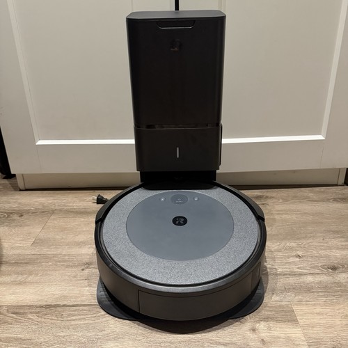 iRobot Roomba i3+ Vacuum w/ Clean Base Dock - Works / For Parts - Needs Filters