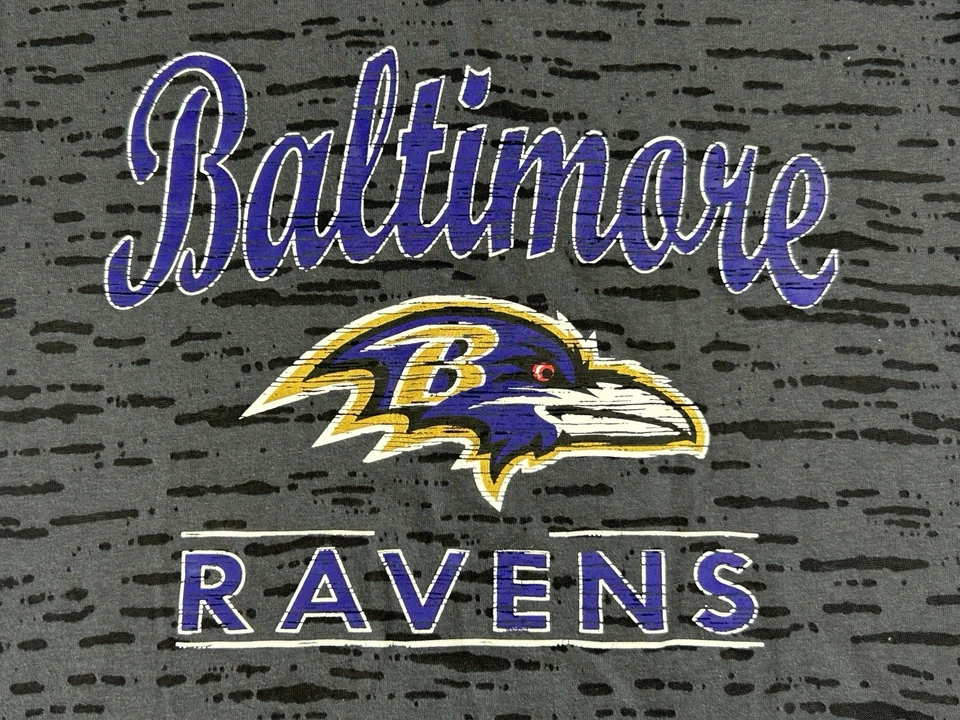 Ropa del equipo de la NFL Baltimore Ravens camiseta para mujer S gris cuello en V camiseta agotada Foto 3 de 4