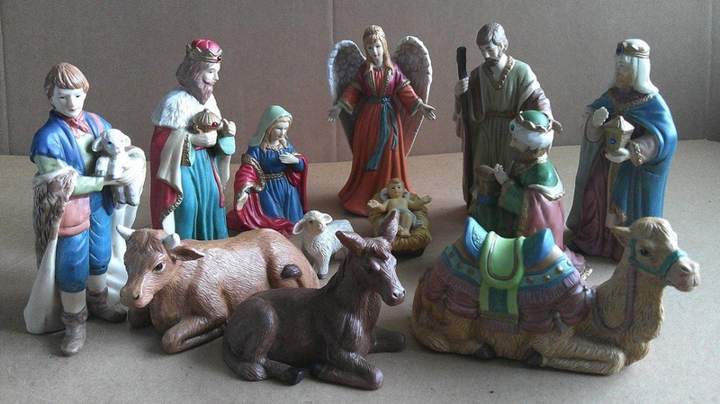 TRADITIONS Porcelain Nativity SET Scene Figurines CHRISTMAS Decoration (12-pcs.)