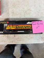 HO scale model railroading, engines, cars, parts Lot-65