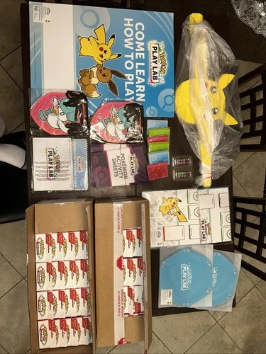 2025 Pokémon Tournament Lab Store Learn To play Kit + 50 Decks Charizard Pikachu