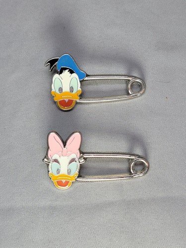 2014 DISNEY Trading Pin Set - DONALD DUCK & DAISY DUCK Safety Pin (D7)