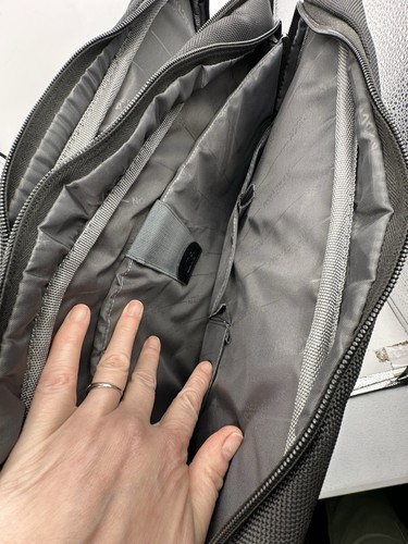 Kenneth Cole Reaction R-TECH 17.3” Laptop Case Bag “On The Double” Black NEW - Picture 3 of 12
